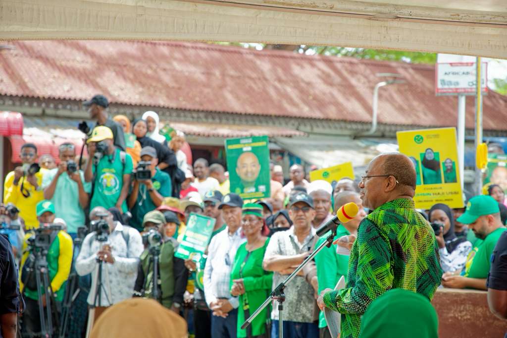 Mwinyi afurahishwa na biashara Darajani