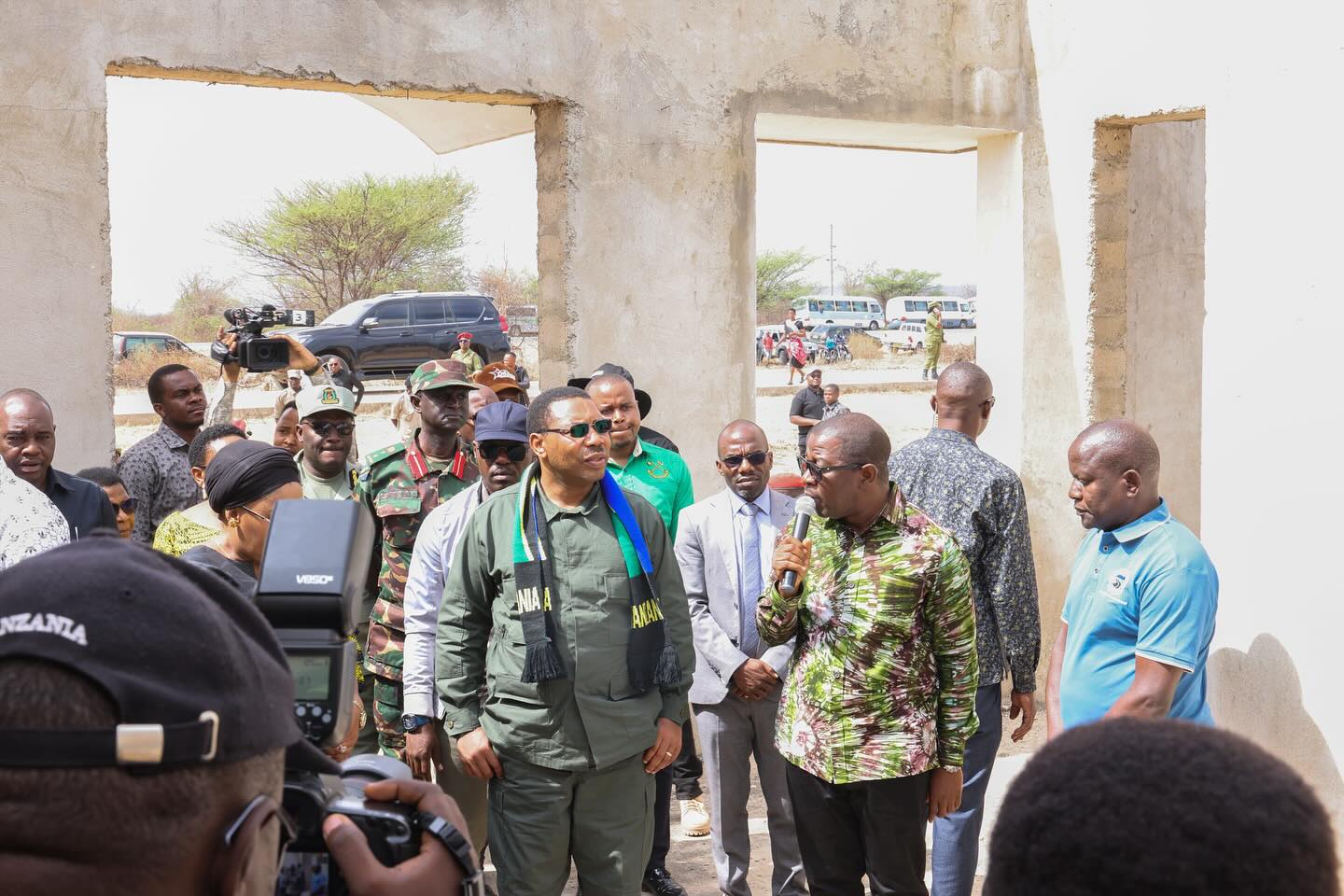 Dk Mwigulu aagiza mkandarasi kukamatwa, kuzuia hati yake