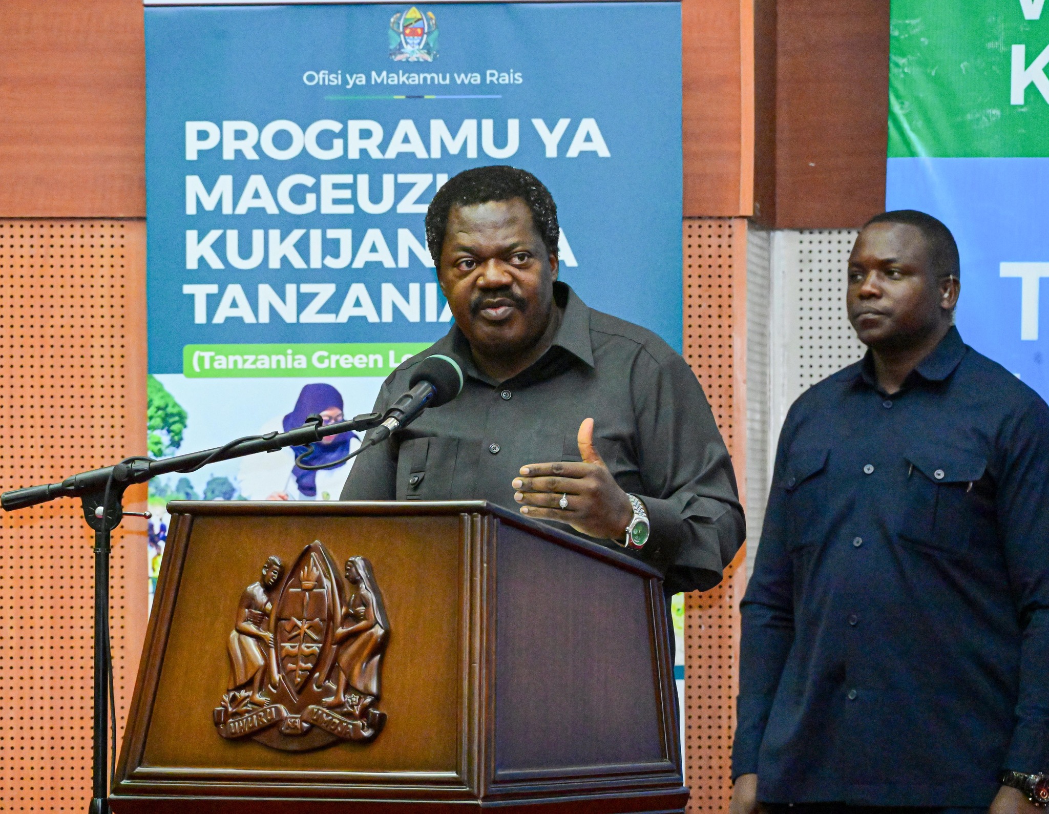 Nchimbi asihi weledi Muungano, Mazingira