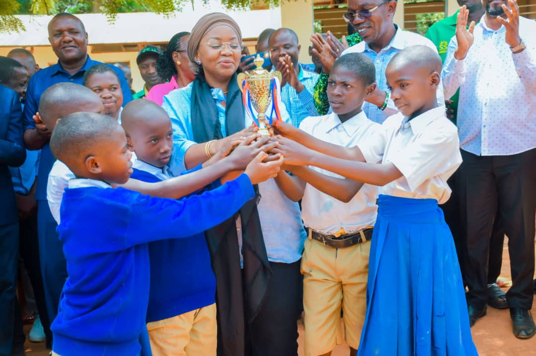 Mhita atoa mil 1.5/- kwa walimu shule ya Nyabusalu