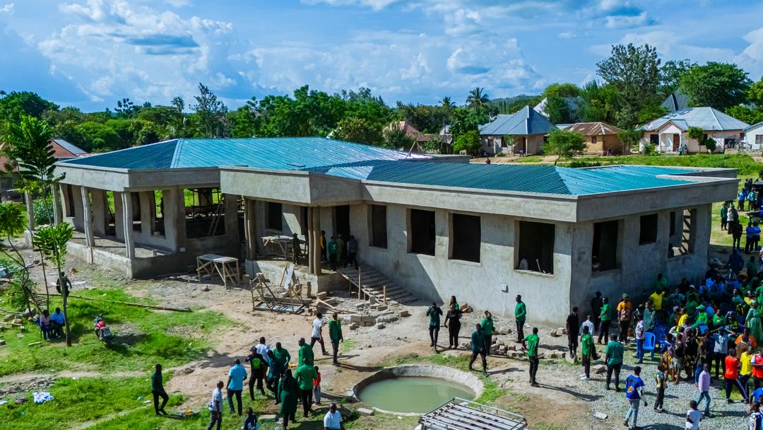 Kihongosi aweka mawe ya msingi ofisi za CCM Bunda