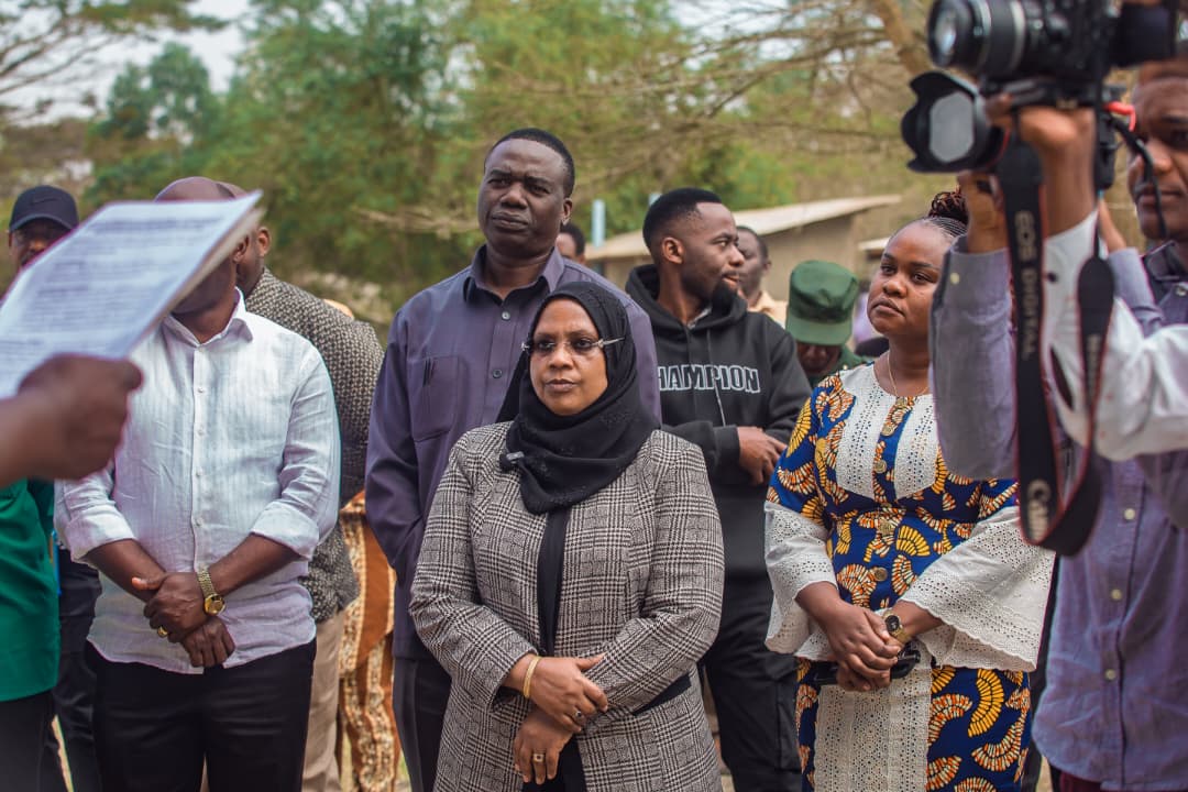 Dk Kijaji atembelea shule, asikiliza kero za wananchi